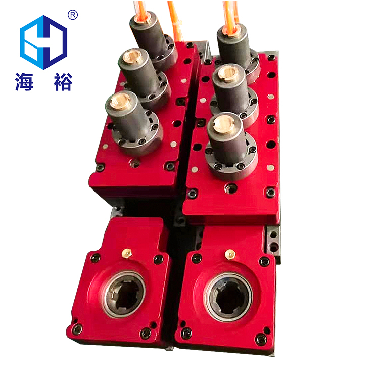 三孔模內(nèi)攻牙機